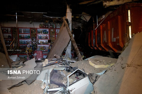 ورود تریلی به دو واحد تجاری در قم