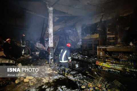 ورود تریلی به دو واحد تجاری در قم