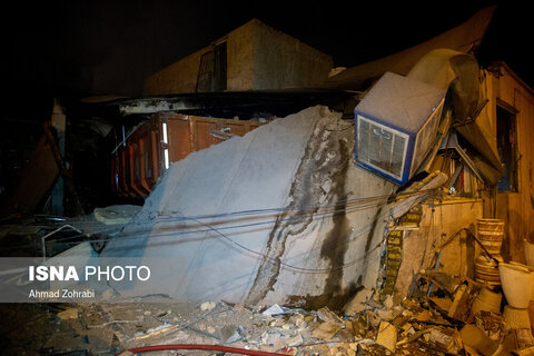 ورود تریلی به دو واحد تجاری در قم