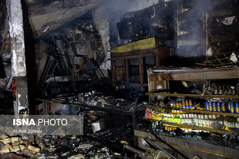 ورود تریلی به دو واحد تجاری در قم