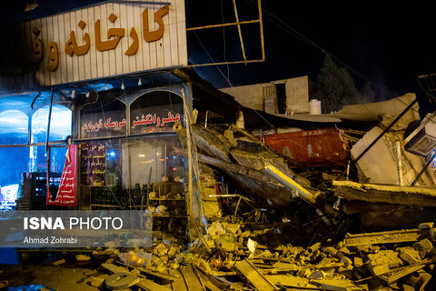 ورود تریلی به دو واحد تجاری در قم