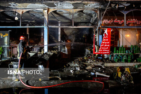 ورود تریلی به دو واحد تجاری در قم