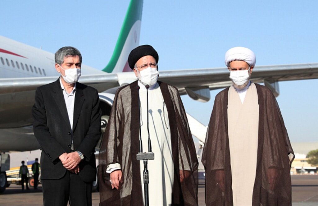 رئیسی در فرودگاه شیراز