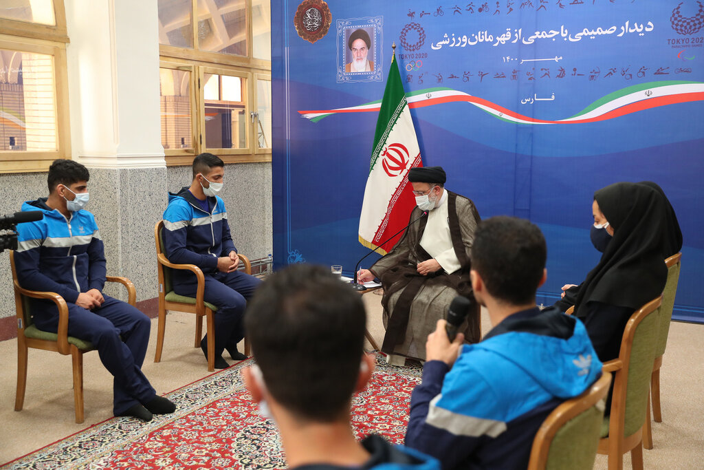  حضور محمدرضا گرایی در دیدار ورزشکاران فارس با رئیسی | توصیه رئیس جمهور به ورزشکاران |  پاداش‌های قهرمانان ورزشی سریع پرداخت شود