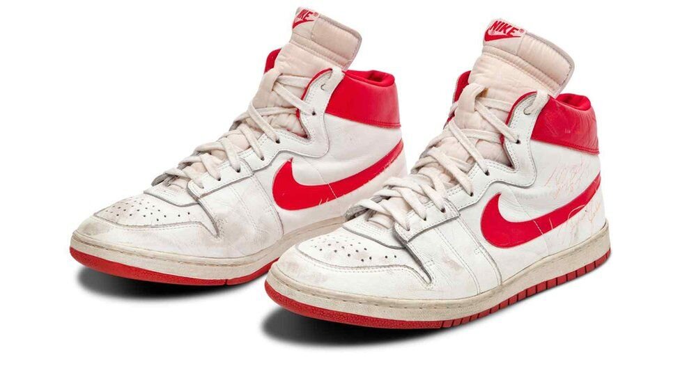 Michael Jordan's trainers - کفش مایکل جردن