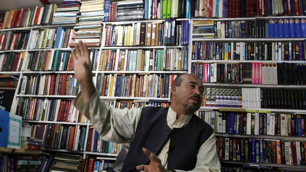 داستان غمبار کتابفروشی ۴۷ ساله کابل | فقط دو مشتری از زمان روی کار آمدن طالبان