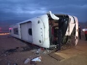 مصدومیت ۲۰ نفر در حادثه واژگونی اتوبوس در بم