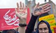 طنین فریادهای «مرگ برآمریکا»دانشجویان و دانش‌آموزان دریوم الله ۱۳ آبان