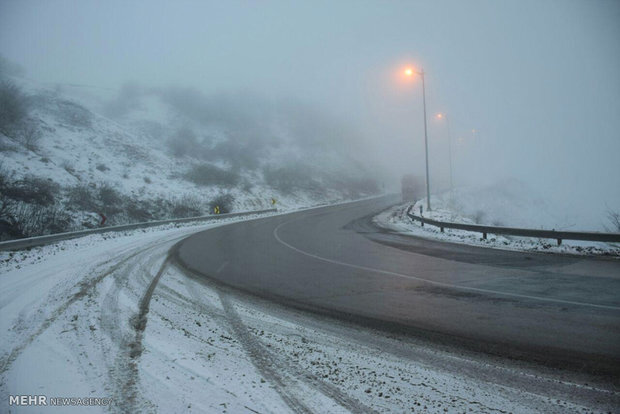 ویدئو | بارش برف در جاده چالوس