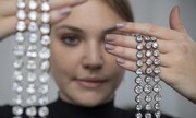 تصاویری از دستبند محبوب ملکه اعدامی | خریدار این جواهر ناشناس است