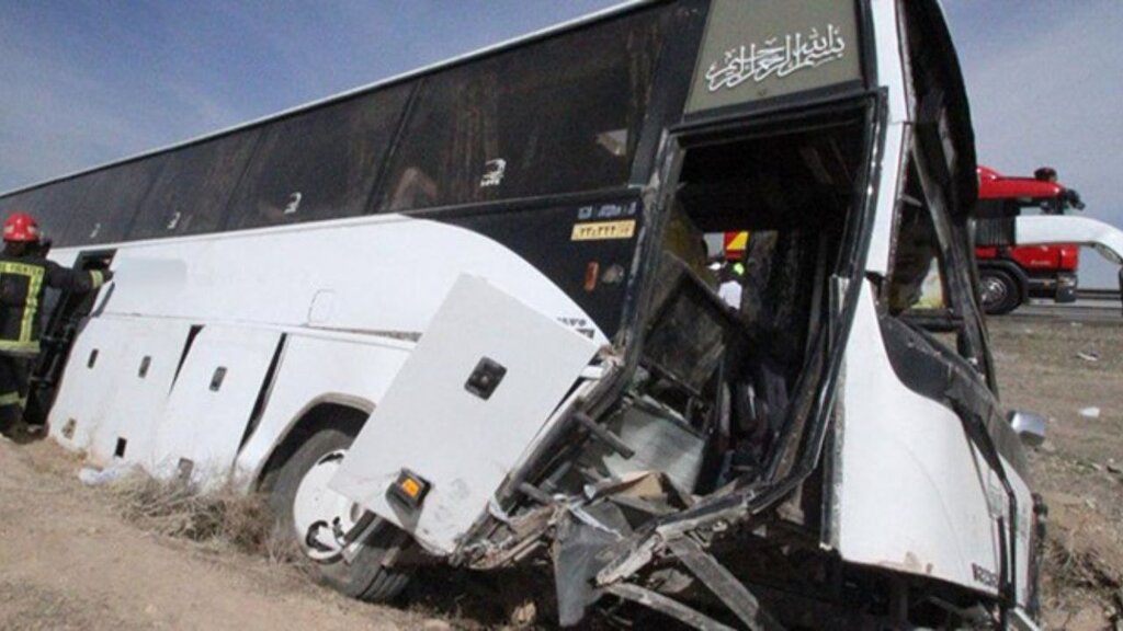 ویدئو | تصادف شدید اتوبوس و خاور در جاده شاهرود به مشهد | ۲۵ نفر مصدوم شدند