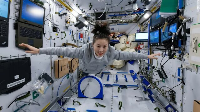 فضانورد زن چيني
