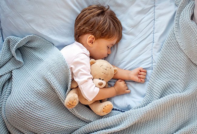 آیا خواب کودکان قابل تنظیم است؟ | ۷ راهکار برای بچه‌های بدخواب