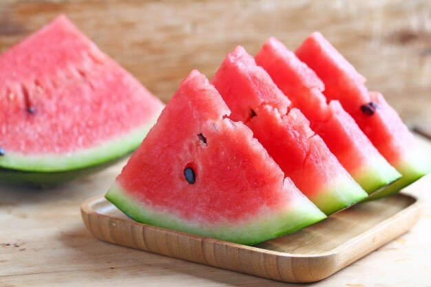 Watermelon triangular cut - برش مثلثی هندوانه