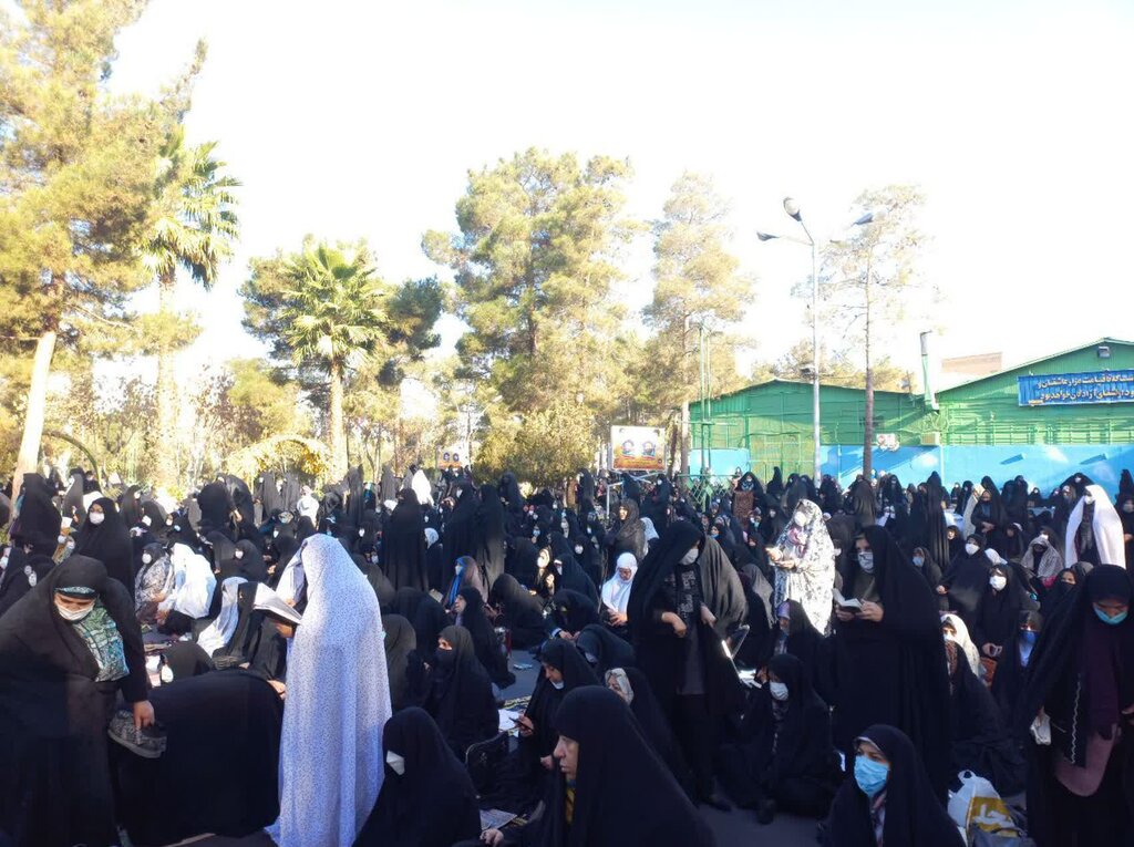 ببینید | تصاویر اقامه با شکوه نماز باران در اصفهان با حضور پرشور مردم