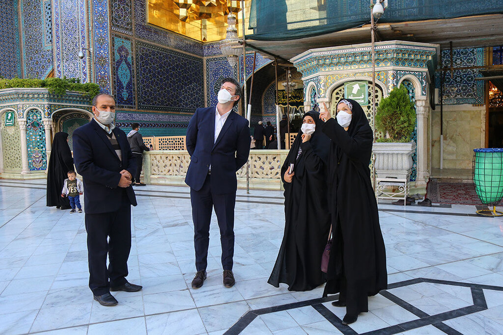 تصاویر | هشدار جوان درباره حضور سفیر زن استرالیا با پوشش خاص در محافل مذهبی ایران | «لیندال» نکند «کایلی» شود!