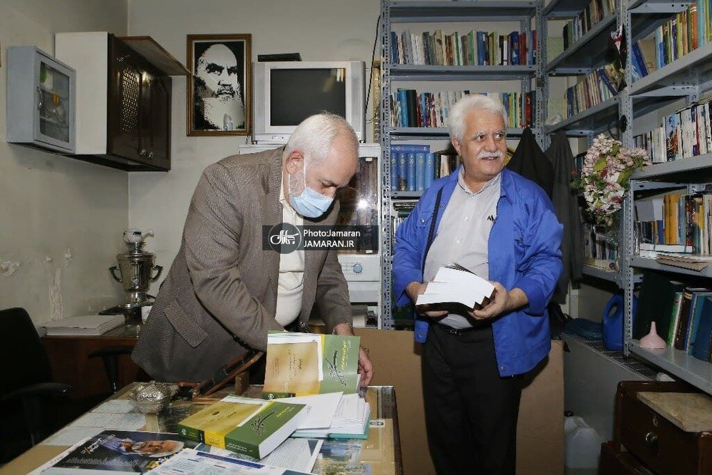 اولین تصاویر ظریف پس از اتمام دوران وزارت و دولت روحانی