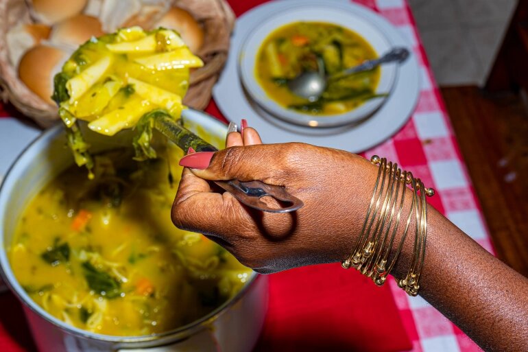 طرز تهیه سوپ کدوحلوایی | وقتی غذای خوشمزه برده‌داران به شام آزادی مردم تبدیل شد