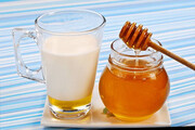 ۱۰ خاصیت شگفت‌انگیز مصرف شیر و عسل | از کاهش استرس تا بهبود کیفیت خواب