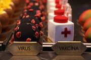 عکس روز| شیرینی ویروس و واکسن