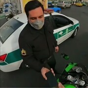 ببینید | رفتار خاص پلیس خوش تیپ ایران با موتورسوار
