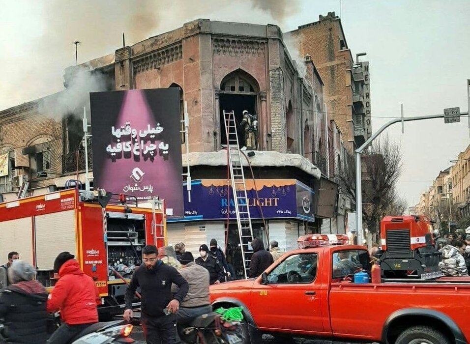 آتش سوزی در خیابان جمهوری