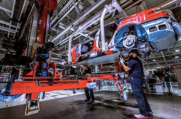 تسلا این‌گونه تولید می‌شود | گزارش تصویری از کارخانه‌های تولیدی بزرگ‌ترین خودروساز برقی جهان