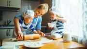 ۴ راه ساده برای سرگرم کردن بچه‌های کوچک در آشپزخانه