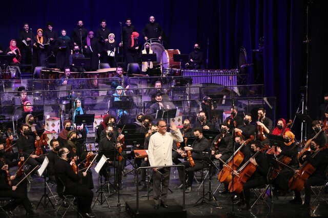 ارکستر سمفونیک تهران روی صحنه می‌رود