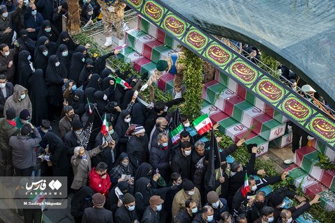 تشییع پیکرهای ۱۵۰ شهید دوران دفاع مقدس در تهران