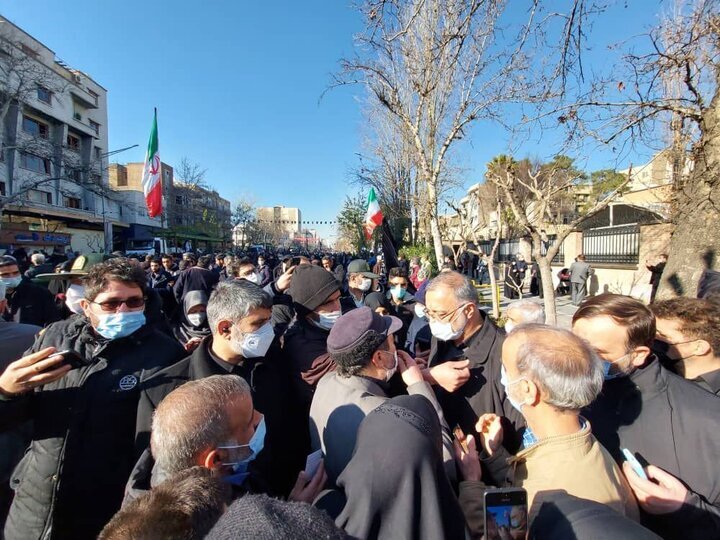 حضور شهردار تهران در مراسم تشییع پیکر شهدای گمنام