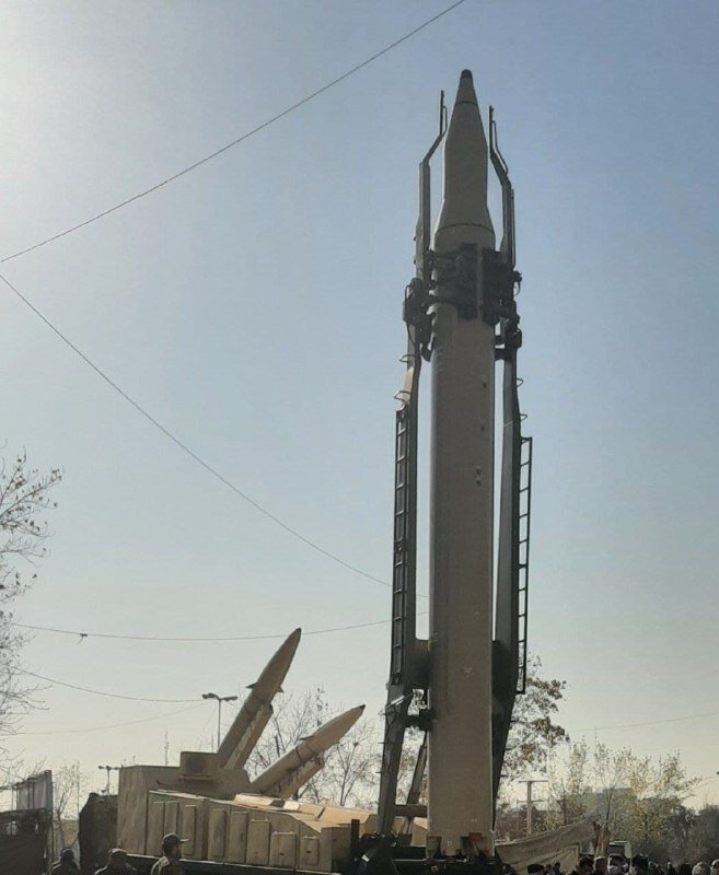 تصاویر | نمایش موشک‌های بالستیک در مصلای تهران