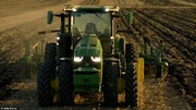 کشاورزی با تراکتورهای خودران | بهره‌وری زراعت در کنار تجهیزات هوشمند بالا می‌رود
