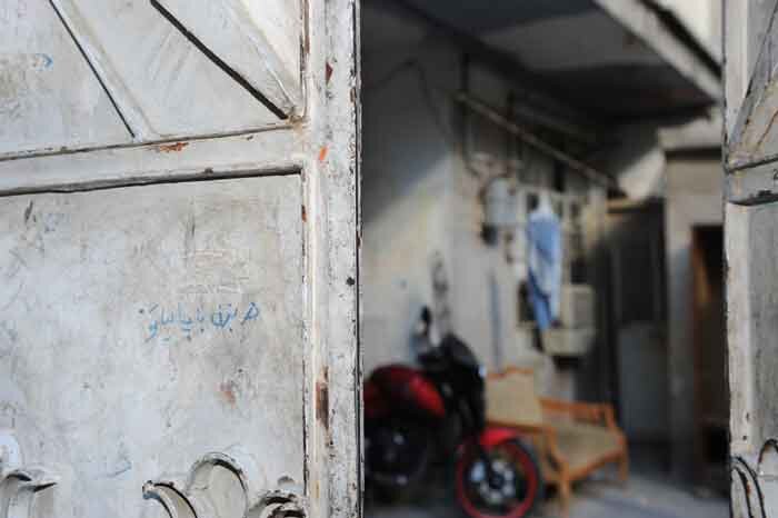 چه کسانی برای زندگی به اتاقهای ۱۰ تا ۱۵ مترمربعی پناه بردهاند؟ | رونق اجاره اتاقهای مجردی مشترک