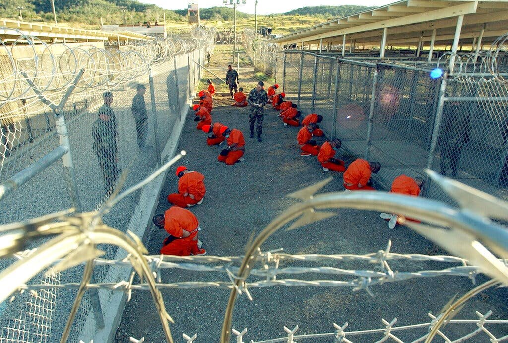  ببینید | اولین تصویر منتشر شده از یکی از مخوف ترین زندان‌های آمریکا | گوانتانامو هنوز باز است؟