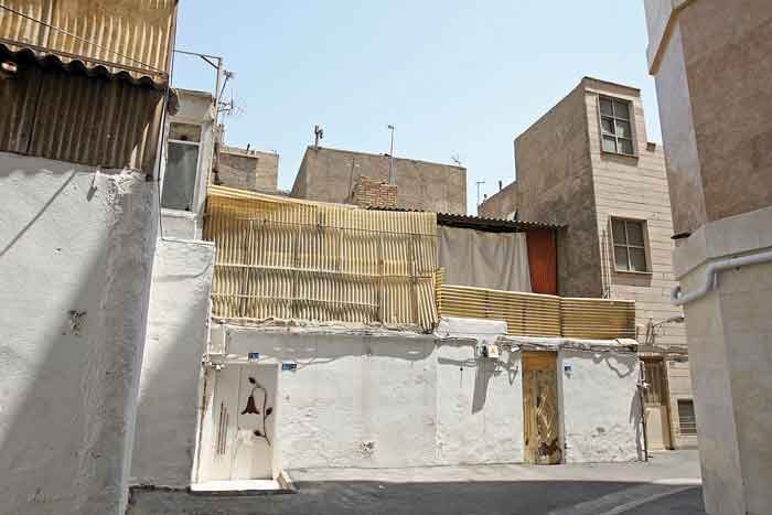 اینجا هم پنتهاوس فقراست؛ اتاقهای قوطی کبریتی اجارهای با سرویس و حمام مشترک | زندگی لاکچری! خانوادگی در اناقهای ۶ و ۱۲ متری