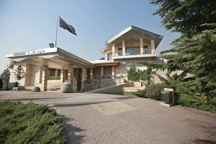 به تماشای خورشید و ماه در کنار گونههای متنوع جانوری