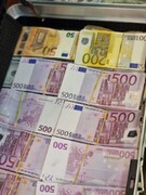 تصاویر | کیف‌های لبریز از رشوه دلار و یورو در دادگاه یک شهردار