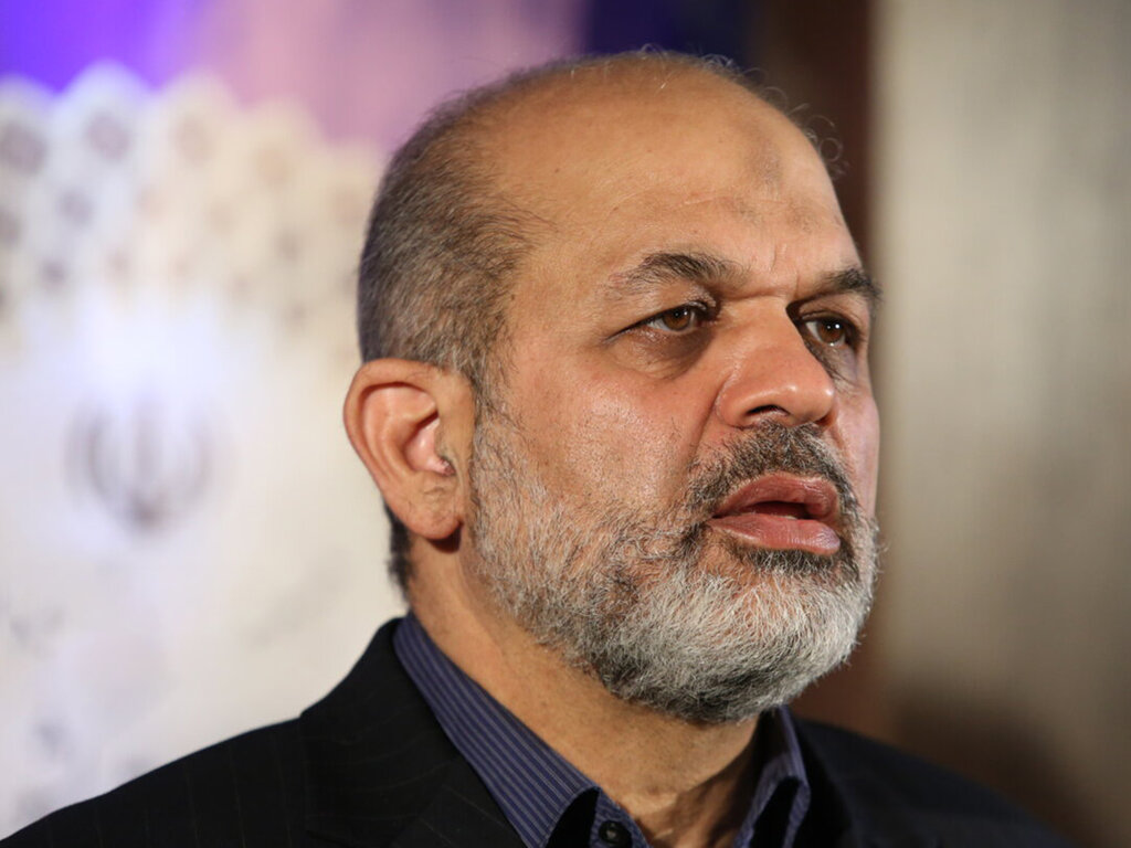 انتقاد تلویحی وزیر کشور از دولت روحانی | آمار کسری بودجه دولت رئیسی؛ وحیدی: دولت با موفقیت عبور کرد  احمد وحیدی - وزیر کشور دولت سیزدهم