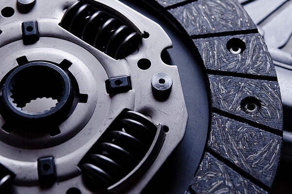 از کجا بفهمیم باید سیم کلاچ خودرو را تعویض کنیم ؟ | دلایل سفت شدن کلاچ خودرو ؛ راههای رفع سفتی کلاچ را بدانید
