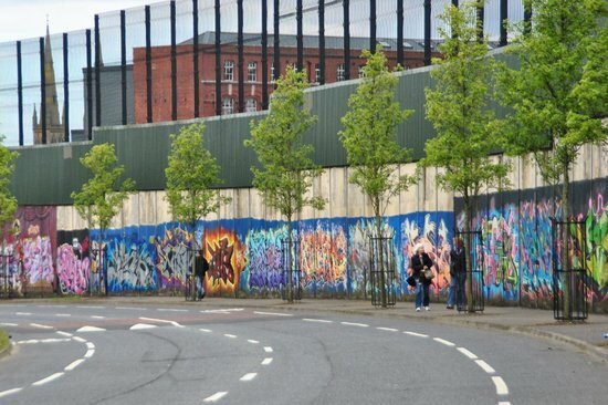 تصاویری از ۵ دیوار مشهور در جهان | از دیوار برلین تا یک دیوار ۳۰ ساله از آدامس