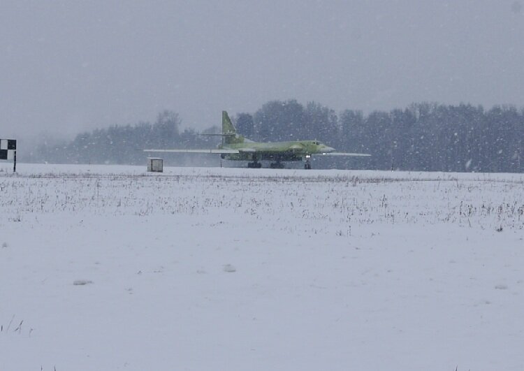 تصاویر | سری جدید بمبافکنهای توپولوف ۱۶۰ روسیه رونمایی شد