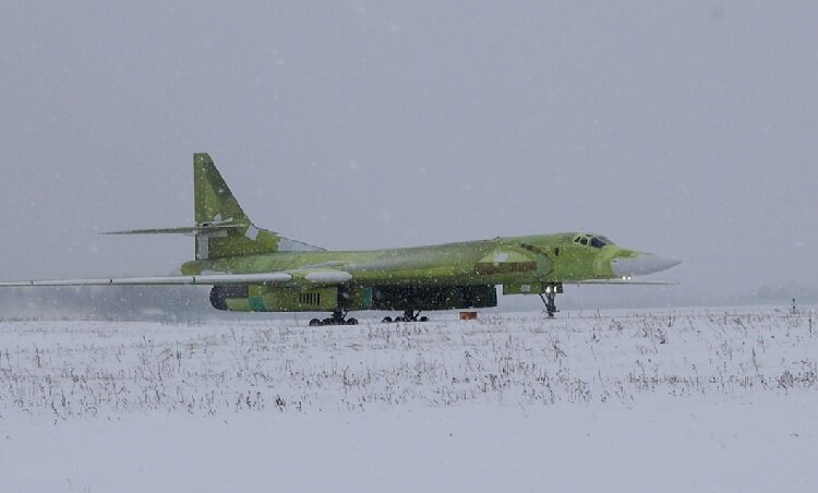 تصاویر | سری جدید بمبافکنهای توپولوف ۱۶۰ روسیه رونمایی شد