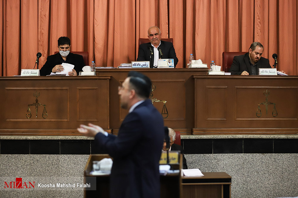 نماینده دادستان: ماشینحسابهای ما توان محاسبه این همه تخلف را ندارد | واکنش متهم به ۴کیف رشوه پر از دلار و یورو | اعتراض به شنود مکالمات تلفنی