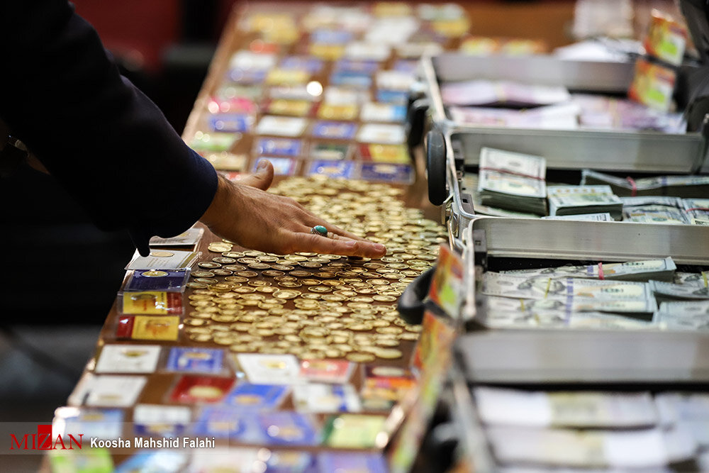 نماینده دادستان: ماشینحسابهای ما توان محاسبه این همه تخلف را ندارد | واکنش متهم به ۴کیف رشوه پر از دلار و یورو | اعتراض به شنود مکالمات تلفنی