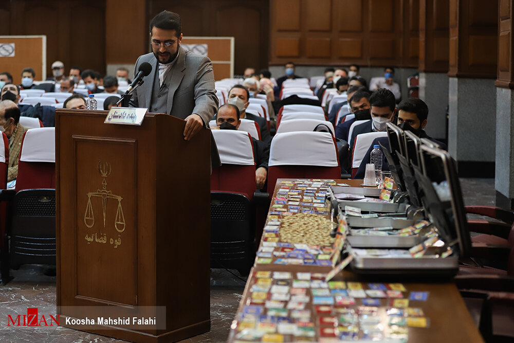 نماینده دادستان: ماشینحسابهای ما توان محاسبه این همه تخلف را ندارد | واکنش متهم به ۴کیف رشوه پر از دلار و یورو | اعتراض به شنود مکالمات تلفنی