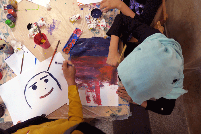 گفتوگو با نیکوکاری که برای کودکانکار مادری میکند| 8هزار و ۳ فرزند با سواد دارم