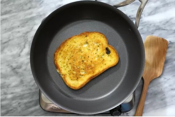 دستور پخت ساندویچ پنیر با نان سیر