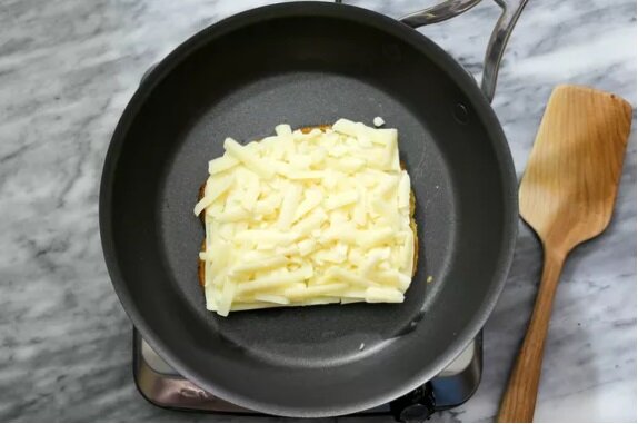 دستور پخت ساندویچ پنیر با نان سیر