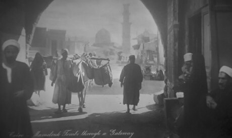 قديمي‌ترين تصوير ثبت شده از ورودي قبرستان القرافه - مصر
